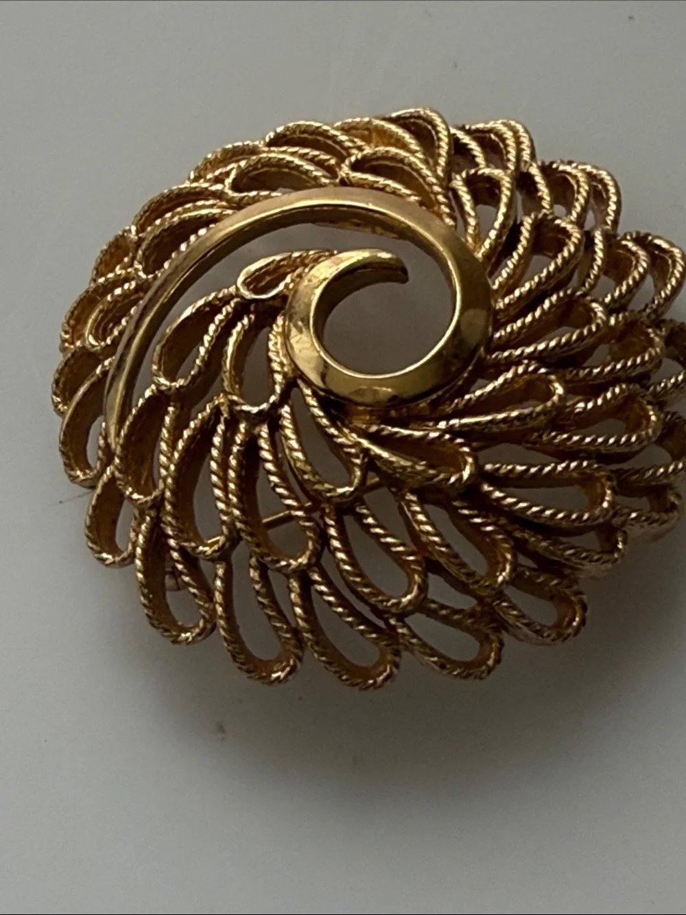 Crown Trifari Elegant Gold Spiral Filigree Brooch